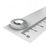 Neodym Scheibenmagnet 15x3 mm mit 3.5 mm Bohrung