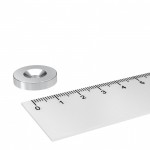 Neodym Scheibenmagnet 20x4 mm mit 4.5 mm Bohrung