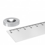 Neodym Scheibenmagnet 25x5 mm mit 4.2 mm Bohrung